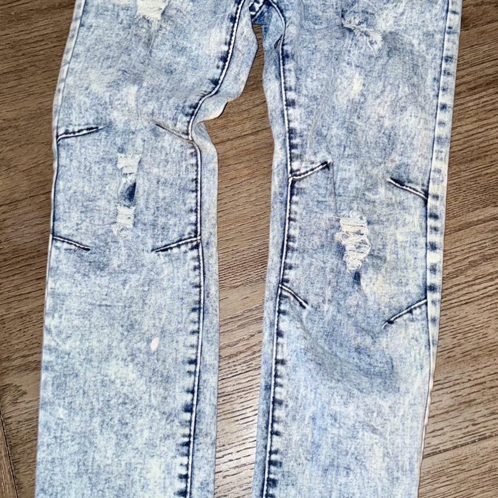 Trendy Kids Light Blue Distressed Jeans and T shirt 2 piece outfit